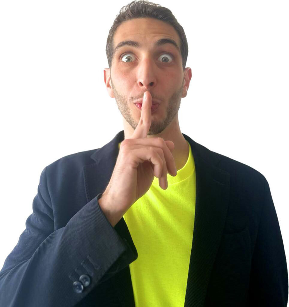 El mago Mino expresa gestualmente la idea de mantener la confidencialidad de su servicio de magia para bodas.